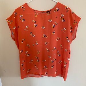 Coral and floral short sleeve top